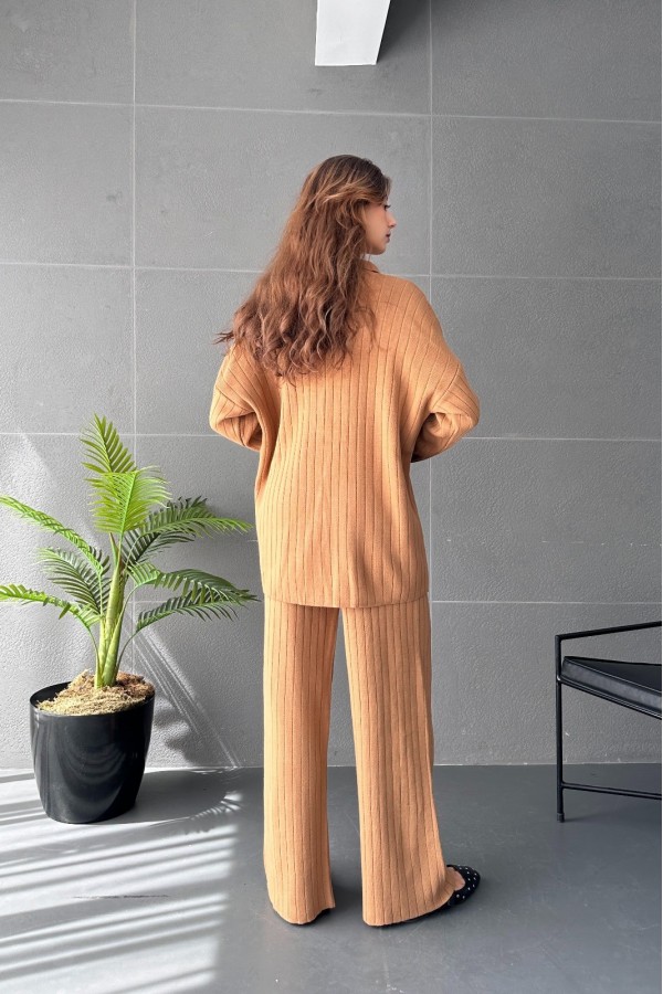 Düğme Detaylı Fitilli 2\&apos;Li Triko Takım