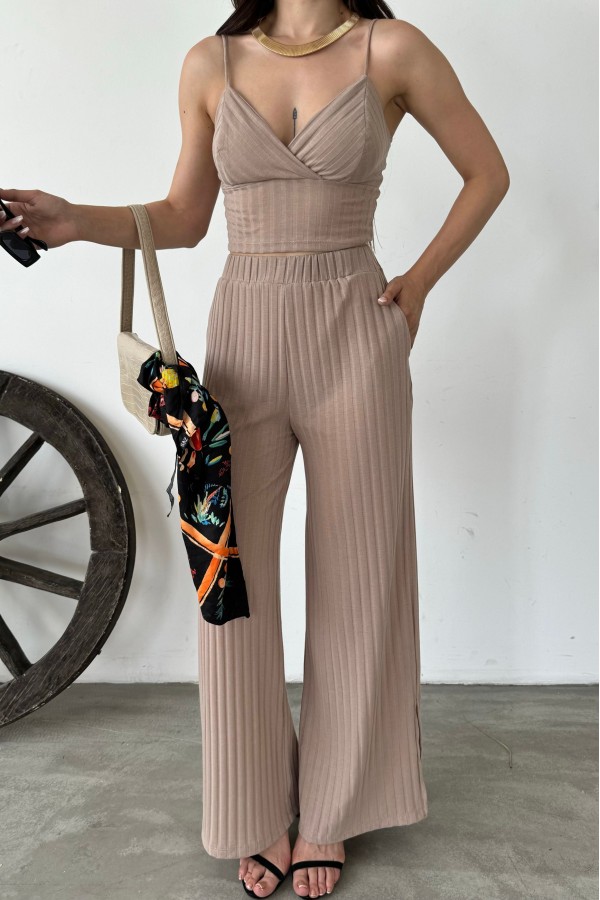 İp Askılı Crop Bluz Ve YIrtmaç Detaylı Pantolon İkili Takım